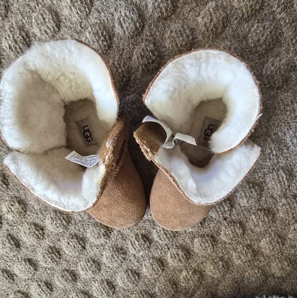 Toddler Ugg Keelan II boot, size 6T - Picture 2 of 9